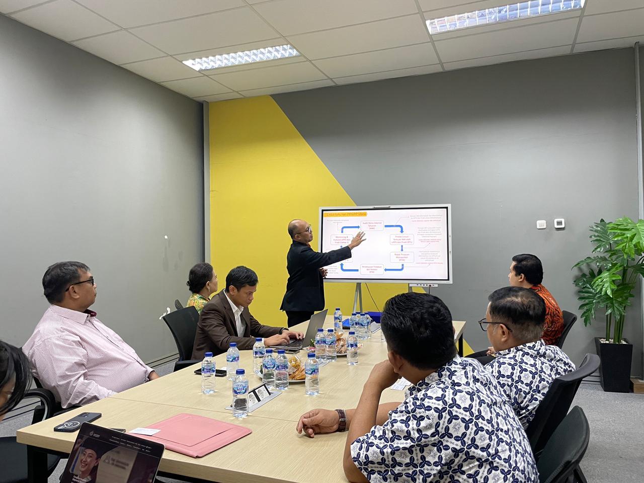 Kegiatan studi banding Sampoerna University di President University